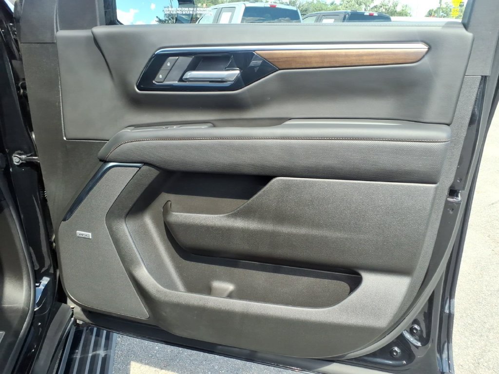Used 2026 Chevrolet Suburban High Country AWD/4WD image 14