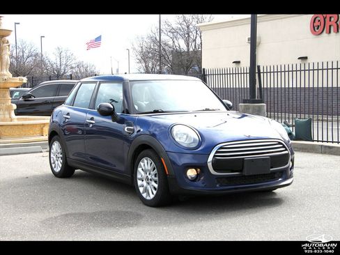 Used 2015 MINI Cooper 4-Door Hardtop w/ Premium Package FWD image 4