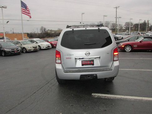 Used 2010 Nissan Pathfinder SE w/ SE Premium Journey Pkg AWD/4WD image 8