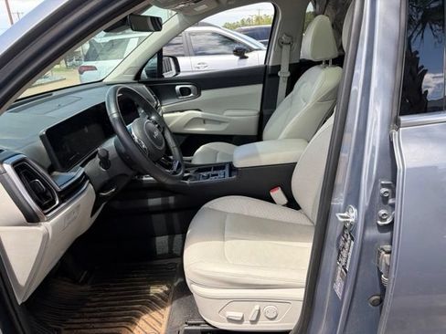 Used 2025 Kia Sorento EX w/ Panoramic Sunroof Package AWD/4WD image 9
