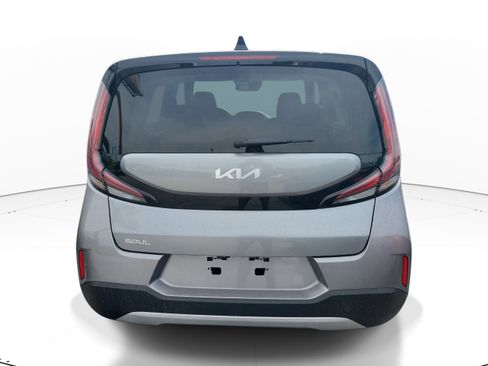 Used 2025 Kia Soul LX image 5