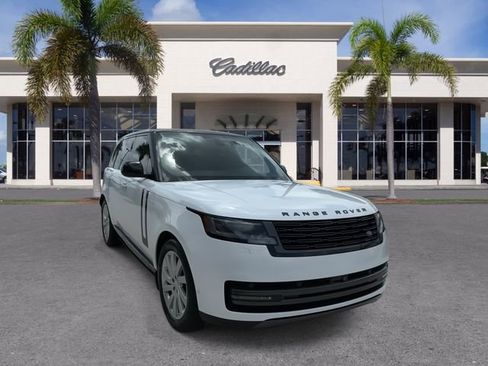 Used 2024 Land Rover Range Rover SE AWD/4WD image 3