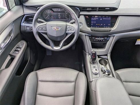 New 2025 Cadillac XT6 Luxury image 17