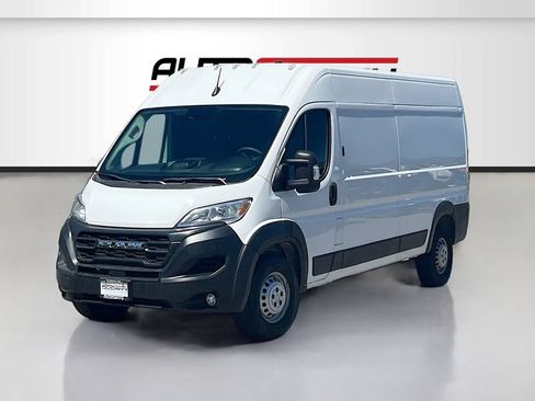 Used 2024 RAM ProMaster 2500 w/ Convenience Group FWD image 3