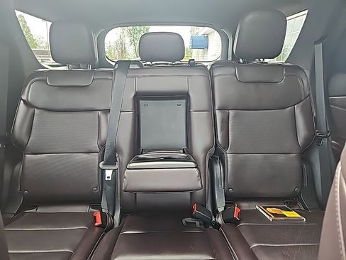 Used 2025 Ford Explorer Platinum AWD/4WD image 11