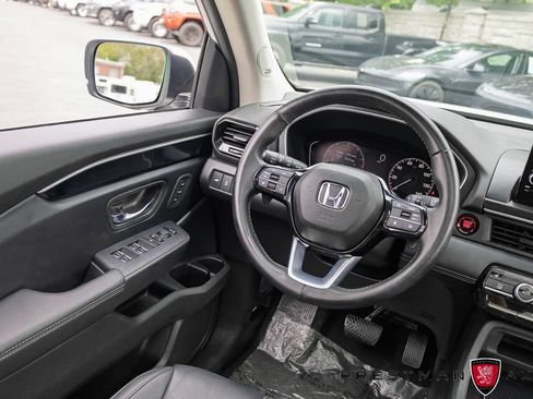 Used 2025 Honda Pilot Touring image 37
