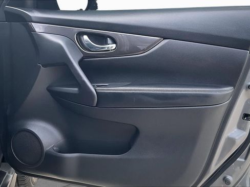 Used 2019 Nissan Rogue SV FWD image 24