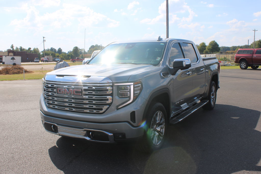 Used 2023 GMC Sierra 1500 Denali AWD/4WD image 4
