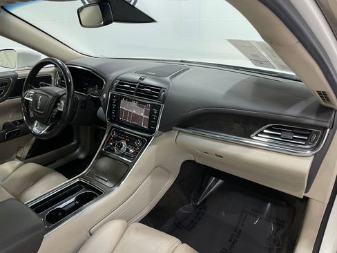 Used 2018 Lincoln Continental Select AWD/4WD image 19