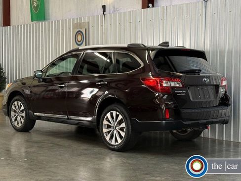 Used 2017 Subaru Outback 3.6R Touring AWD/4WD image 3