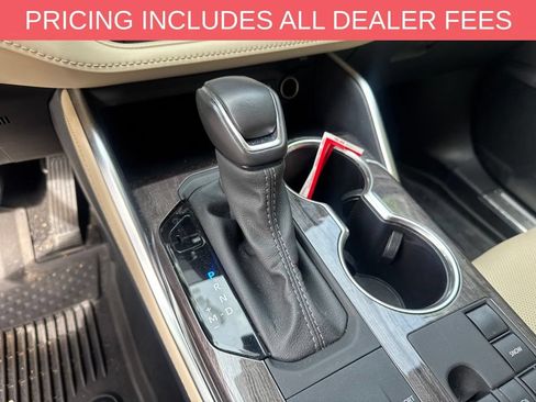 Used 2024 Toyota Highlander Platinum FWD image 8