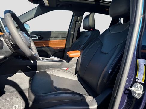 Used 2024 Jeep Compass Limited w/ Elite Group AWD/4WD image 12