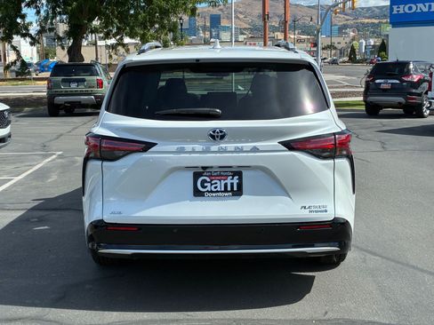 Used 2023 Toyota Sienna Platinum AWD/4WD image 7