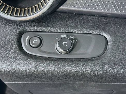 Used 2025 Chevrolet Trax ACTIV FWD image 11