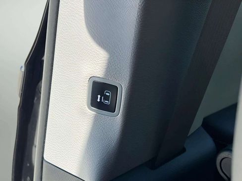 Used 2022 Chrysler Pacifica Touring-L FWD image 24