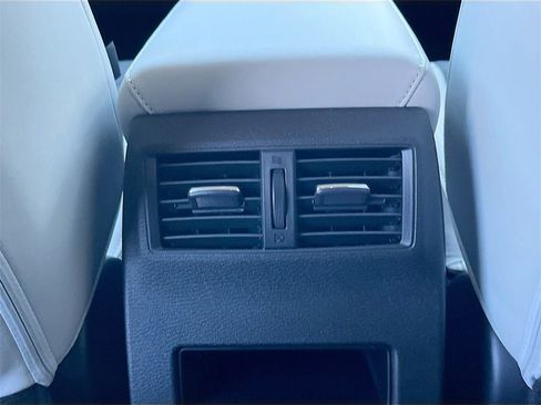 New 2025 Mitsubishi Outlander SE image 28