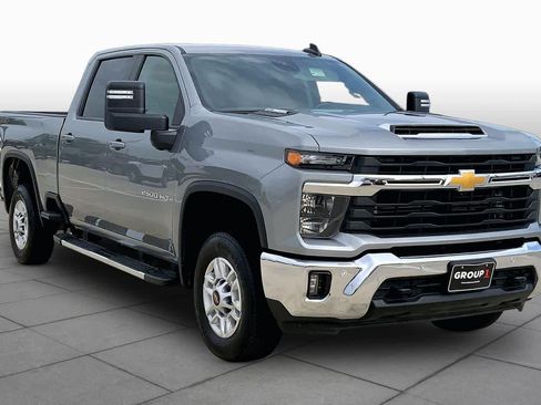 Used 2025 Chevrolet Silverado 2500 LT w/ Safety Package AWD/4WD image 3