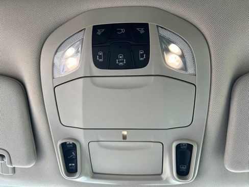 Used 2023 Chrysler Pacifica Limited FWD image 36