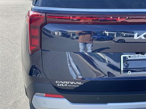 New 2026 Kia Carnival EX image 14