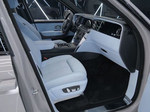 Used 2025 Rolls-Royce Cullinan AWD/4WD image 44