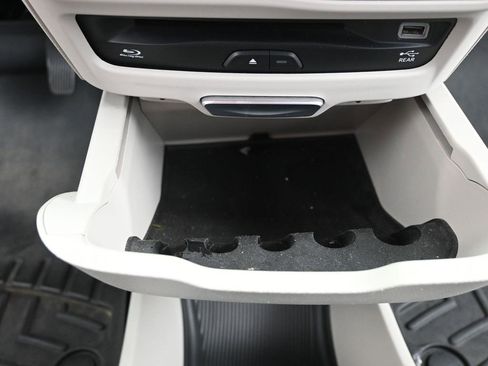 Used 2017 Chrysler Pacifica Platinum image 30