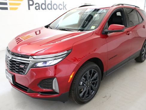 Used 2023 Chevrolet Equinox RS image 3