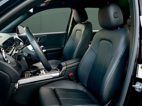 Used 2024 Mercedes-Benz GLB 250 image 2