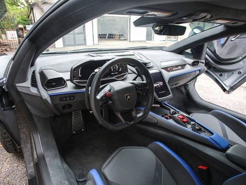 Used 2024 Lamborghini Revuelto AWD/4WD image 27