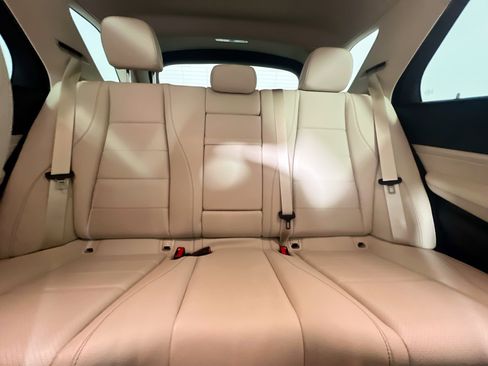 Used 2025 Mercedes-Benz GLE 450e 4MATIC image 33