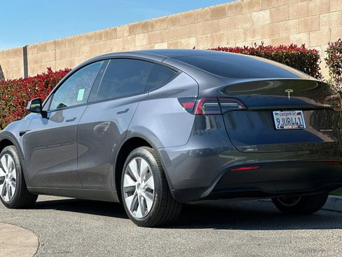 Used 2023 Tesla Model Y Long Range image 6