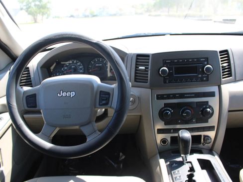 Used 2006 Jeep Grand Cherokee Laredo RWD image 10