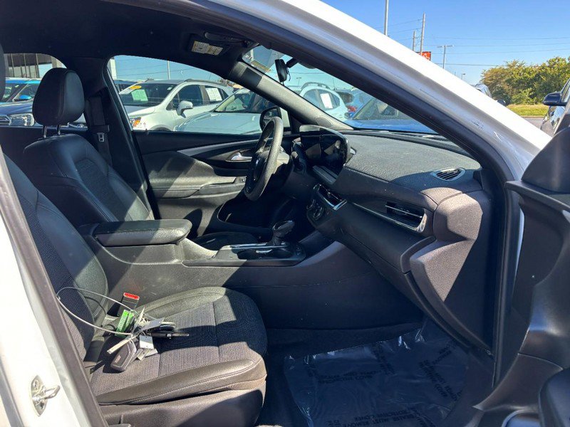 Used 2025 Buick Envista Preferred FWD image 12