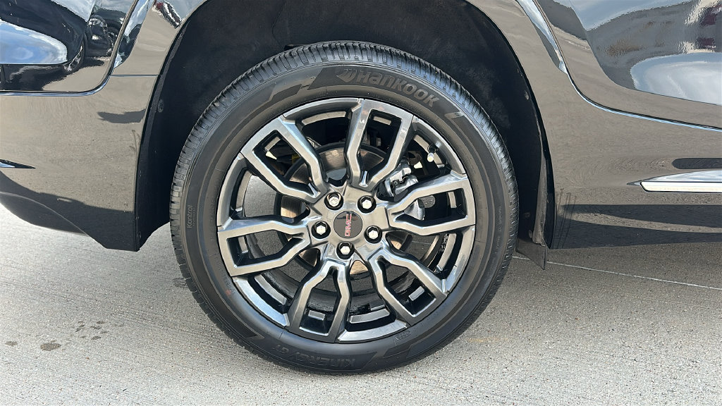 Used 2024 GMC Terrain Denali w/ Black Diamond Edition AWD/4WD image 18