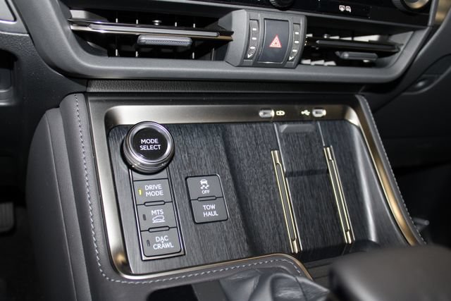 Used 2025 Lexus GX 550 AWD/4WD image 24