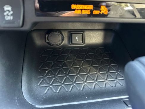 Used 2021 Toyota RAV4 XLE FWD image 17