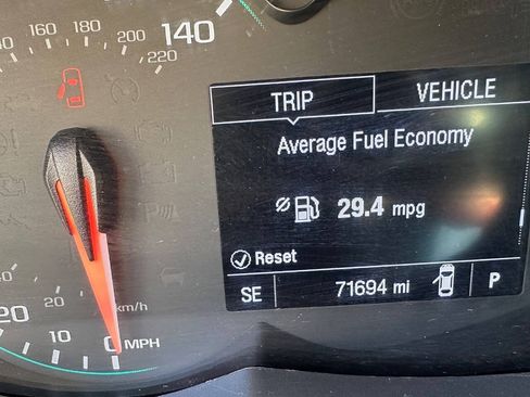Used 2019 Chevrolet Trax LT w/ LT Convenience Package FWD image 12