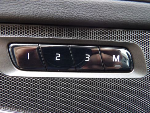 Certified 2025 Volvo XC90 B6 Plus image 12