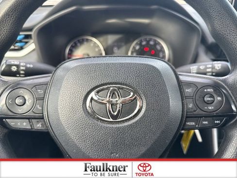 Used 2021 Toyota RAV4 LE image 21