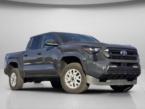 Certified 2025 Toyota Tacoma SR5 AWD/4WD image 2