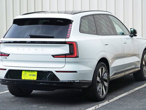 Used 2025 Volvo EX90 Ultra AWD/4WD image 50