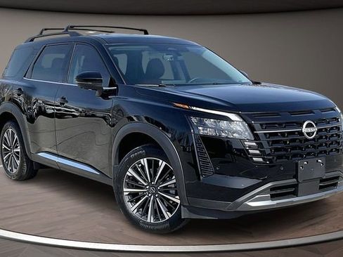 New 2026 Nissan Pathfinder Platinum FWD image 2