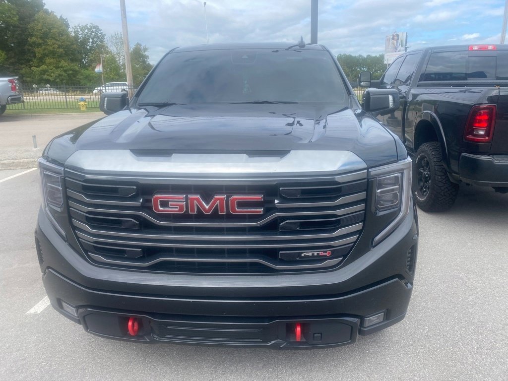 Used 2022 GMC Sierra 1500 AT4 w/ AT4 Preferred Package AWD/4WD image 2