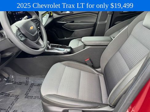 Used 2025 Chevrolet Trax LT FWD image 14