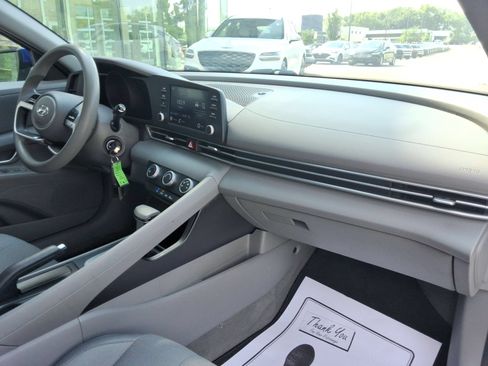Used 2021 Hyundai Elantra SE FWD image 26