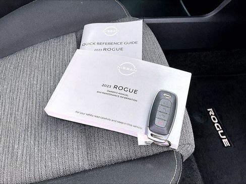Used 2023 Nissan Rogue SV image 12