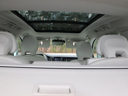 Used 2019 Volvo XC60 T6 Momentum w/ Premium Package image 10