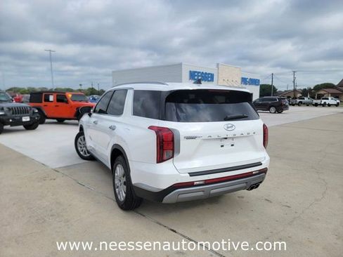 Used 2023 Hyundai Palisade SEL FWD image 5