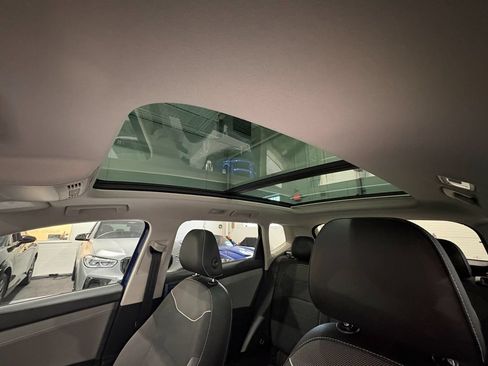 Used 2024 Volkswagen Taos SE w/ Panoramic Sunroof Package FWD image 33