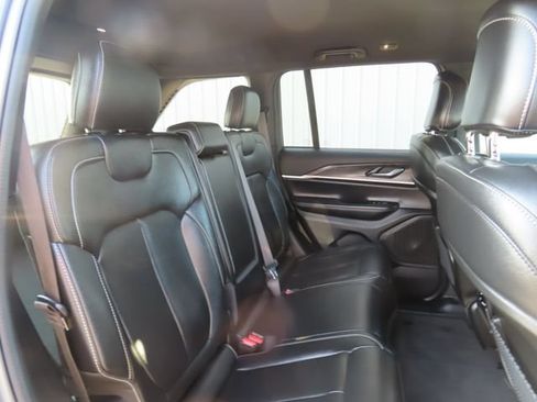 Used 2024 Jeep Grand Cherokee Limited w/ Trailer Tow Package AWD/4WD image 32