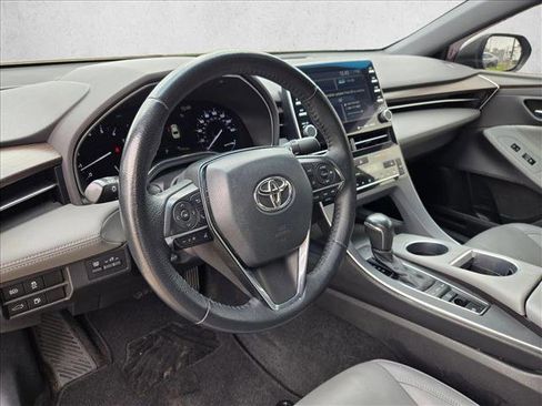 Used 2022 Toyota Avalon XLE image 9